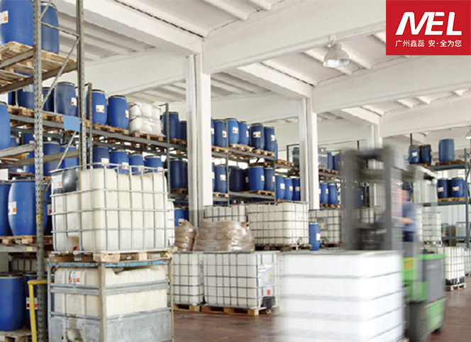 化工物品很危險(xiǎn)，儲(chǔ)存使用過(guò)程很重要！